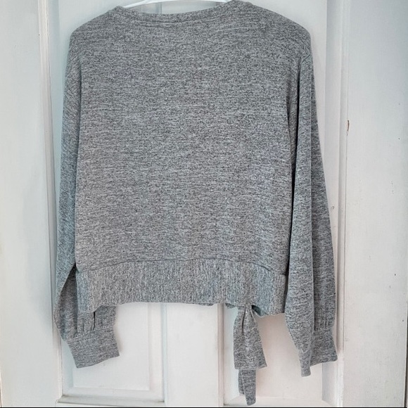 GAP Women’s Top - Picture 3 of 3